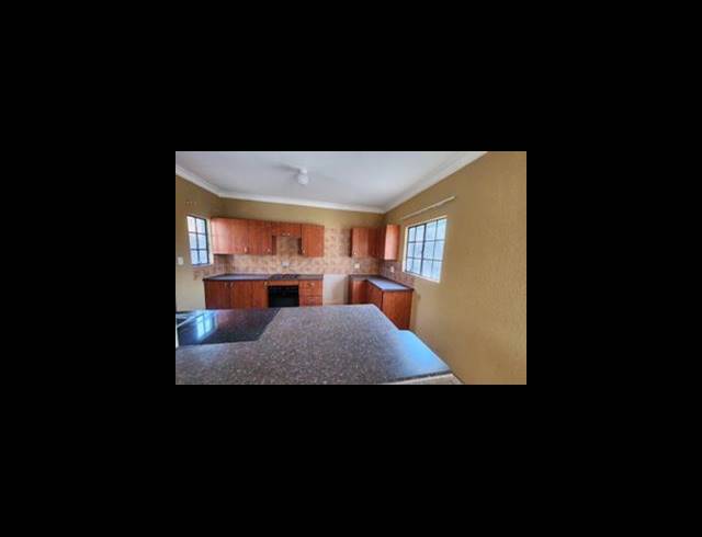 3 BEDROOM HOUSE FOR SALE IN GEELHOUTPARK